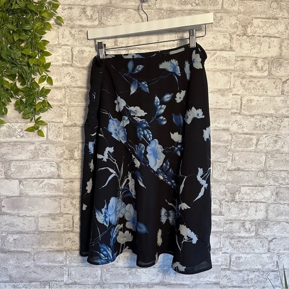 Nine & Company Black and Blue floral silk like‎ skirt size 16 - Picture 1 of 7